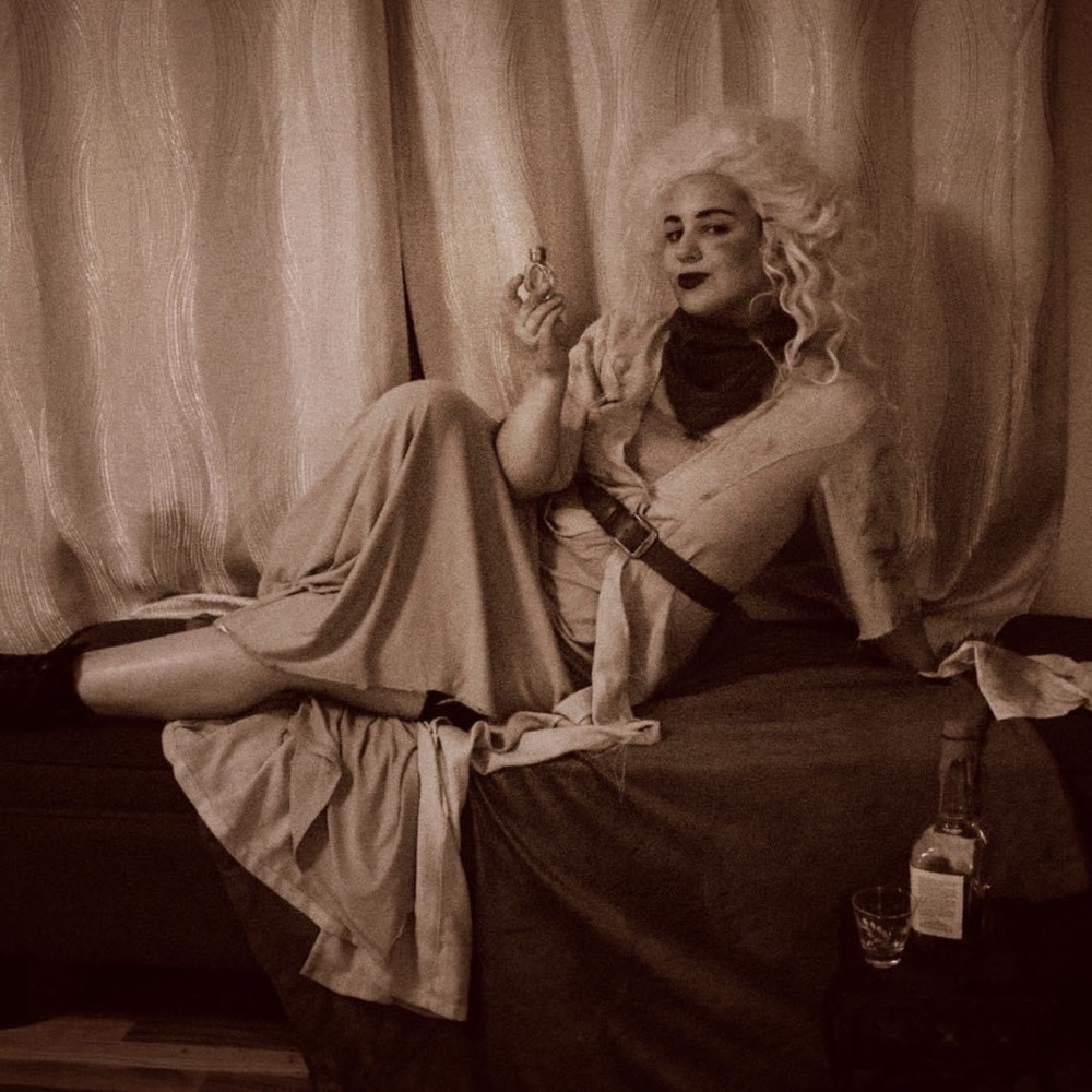 Meet your Posher, Lavinia